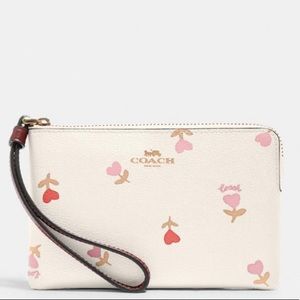 Corner Zip Wristlet With Heart Floral Print NWT